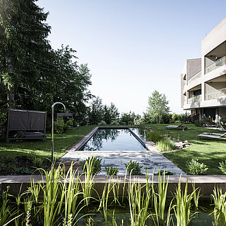 Biopool und Garten Hotel Belvedere über Bozen