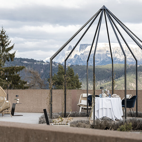 Sky Pavillon mit Blick auf die Dolomiten