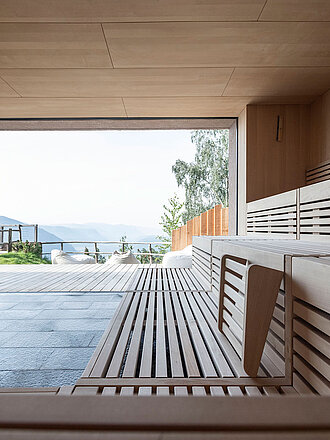 Finnische Sauna bei Bozen mit Aussicht auf die Dolomiten